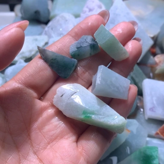 翡翠未镶嵌颈饰翡翠边角料
