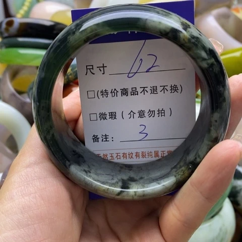 蛇纹石玉手镯未镶嵌千**光
