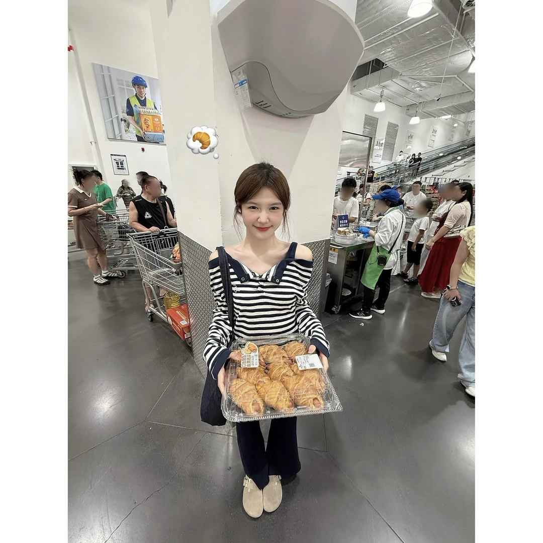 韩系小众条纹一字肩长袖t恤女早秋新款假两件显瘦休闲慵懒风上衣