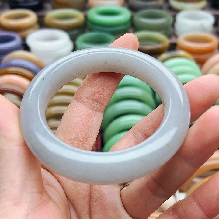 未镶嵌手镯（圆镯）石英质玉