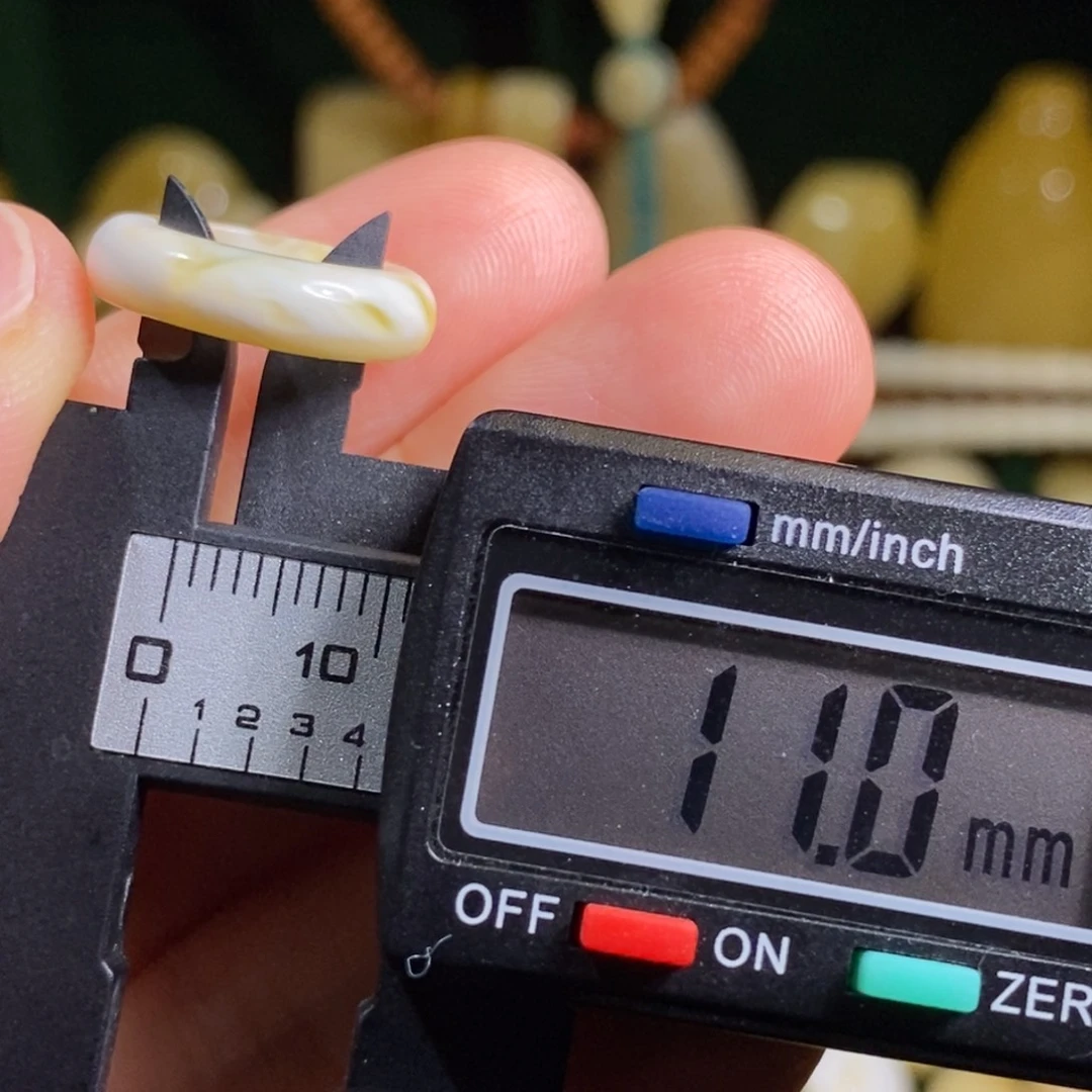 蜜蜡未镶嵌裸石微瑕