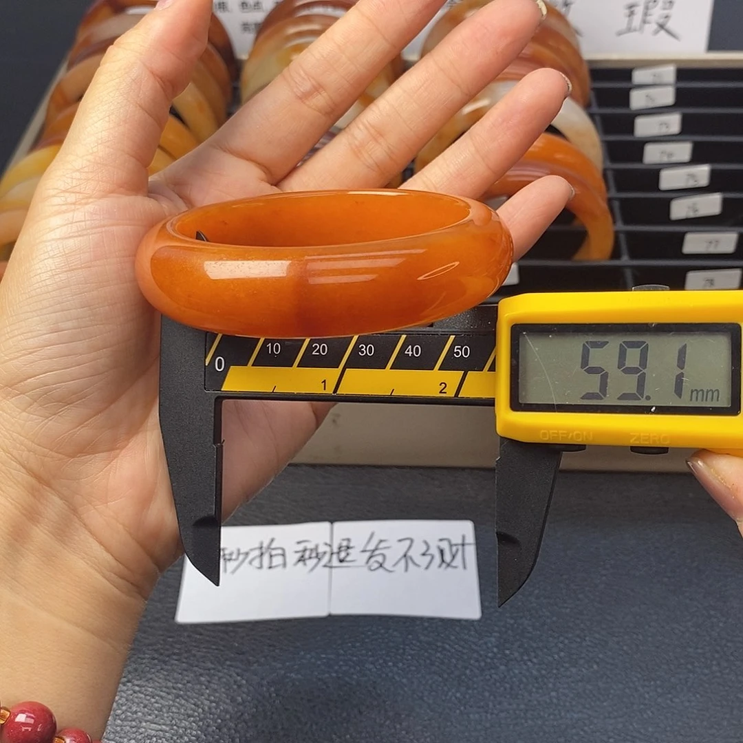 未镶嵌石英质玉（黄龙玉）手镯68号茄子山金沙老油红如血黄龙