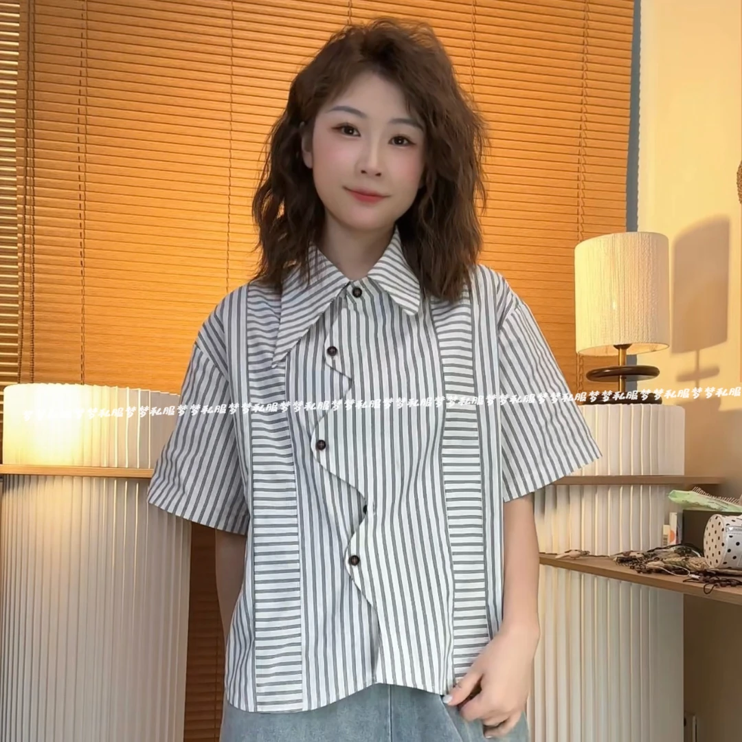 PQ“拼接条纹”多裁片组合条纹特色门襟特色Polo领高质感通勤上衣