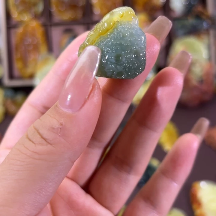 未镶嵌蛇纹石玉颈饰