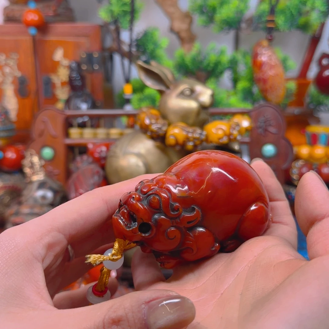 琥珀裸石未镶嵌貔貅