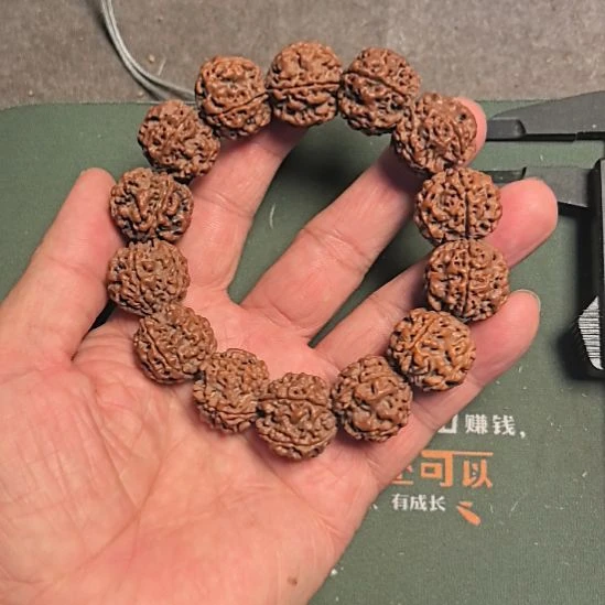 金刚菩提手串原生态的大金刚手串，22左右，平头矮桩
