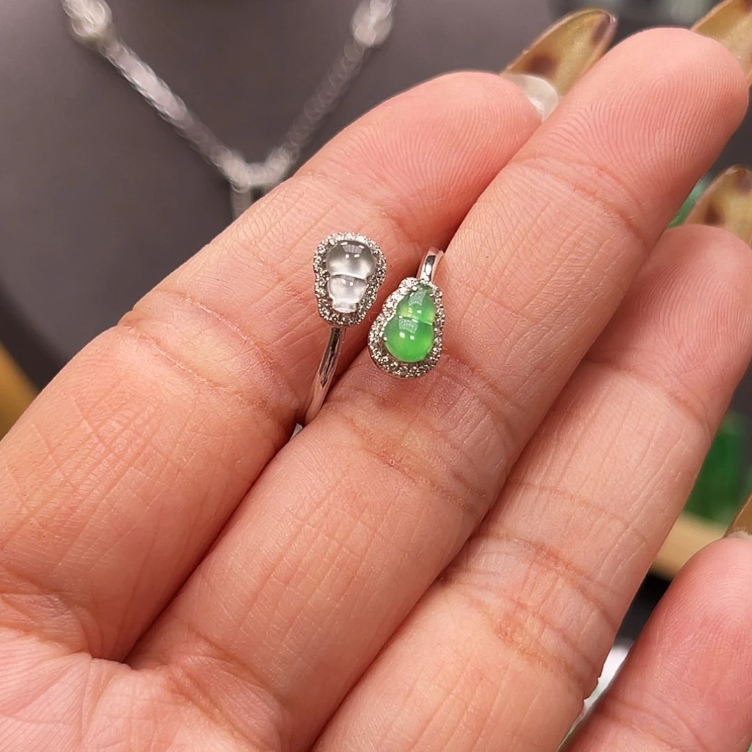 翡翠18K金镶嵌戒指