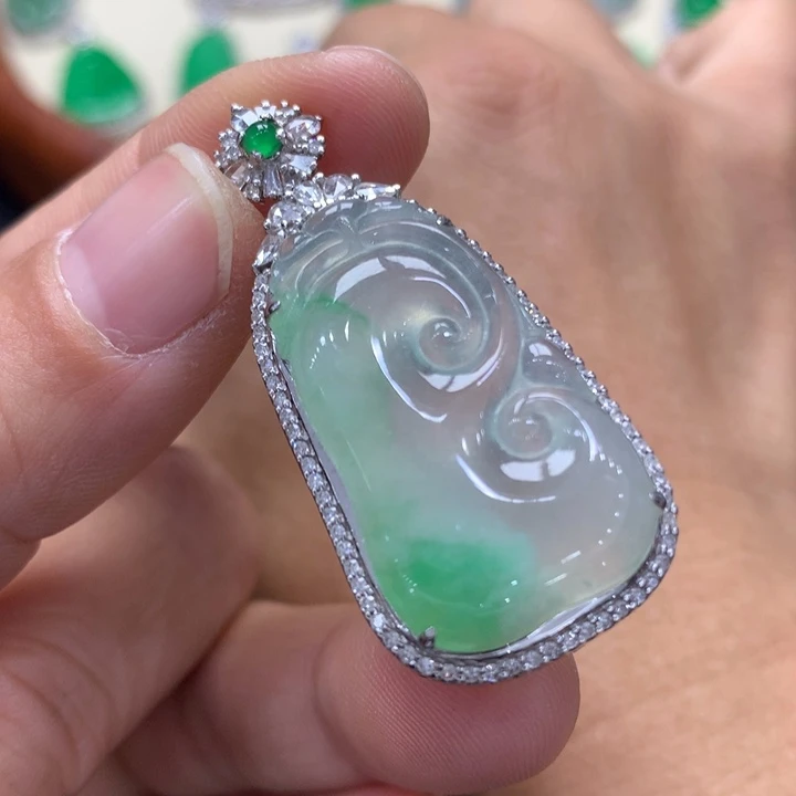 翡翠吊坠(不含链)18K金镶嵌