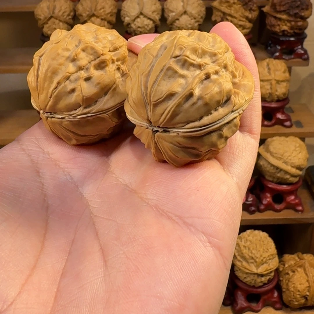 虎***0铁核桃把件荷叶金蟾