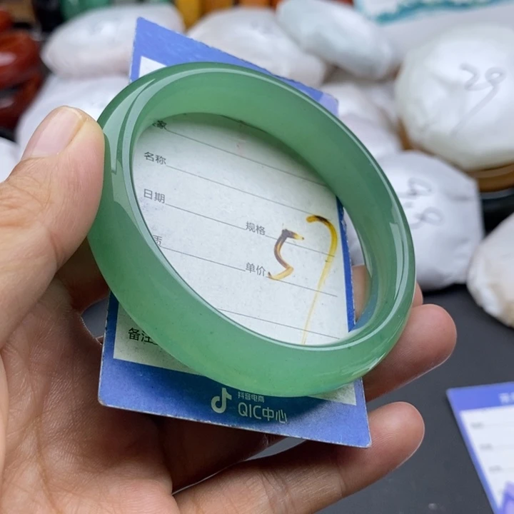 石英质玉未镶嵌手镯