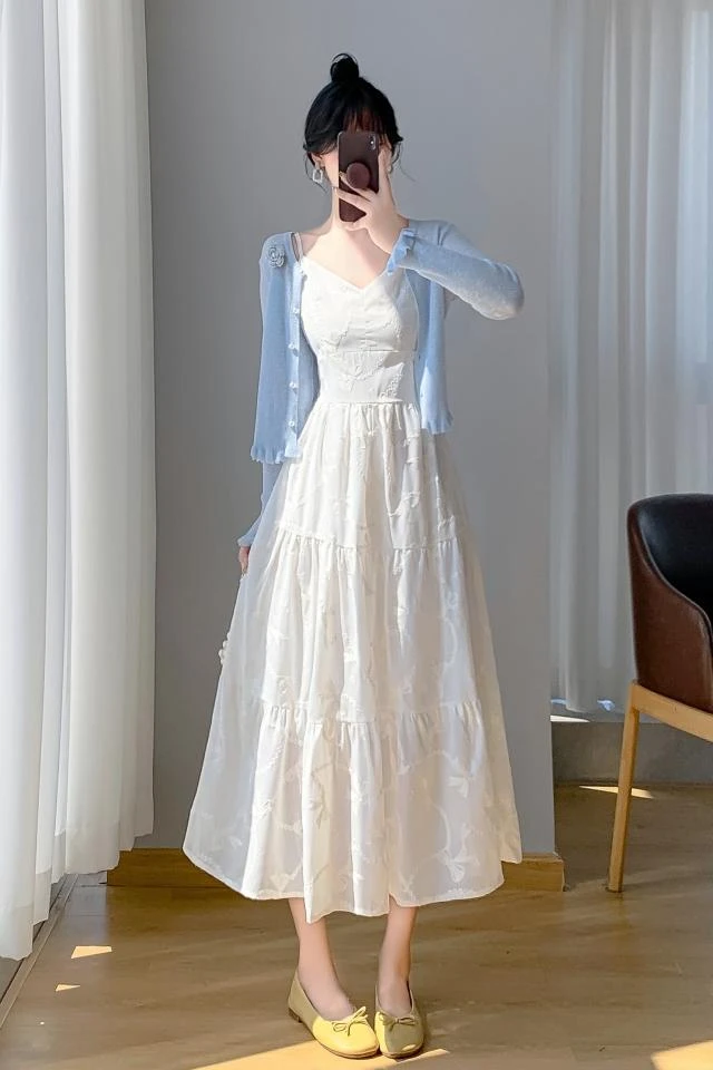 2025爆款法式V领重工刺绣白色吊带连衣裙高级感度假蛋糕长裙套装