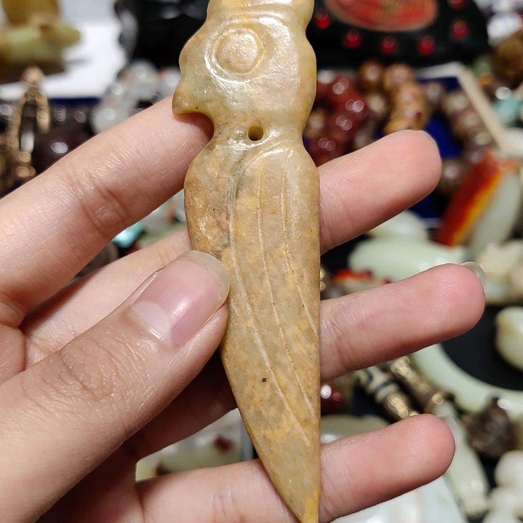 透闪石质玉未镶嵌颈饰