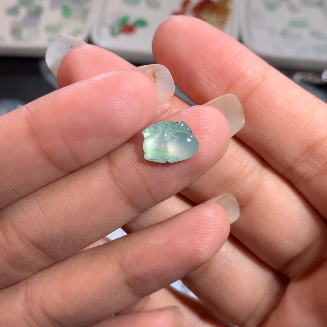 翡翠裸石未镶嵌一鹿有你