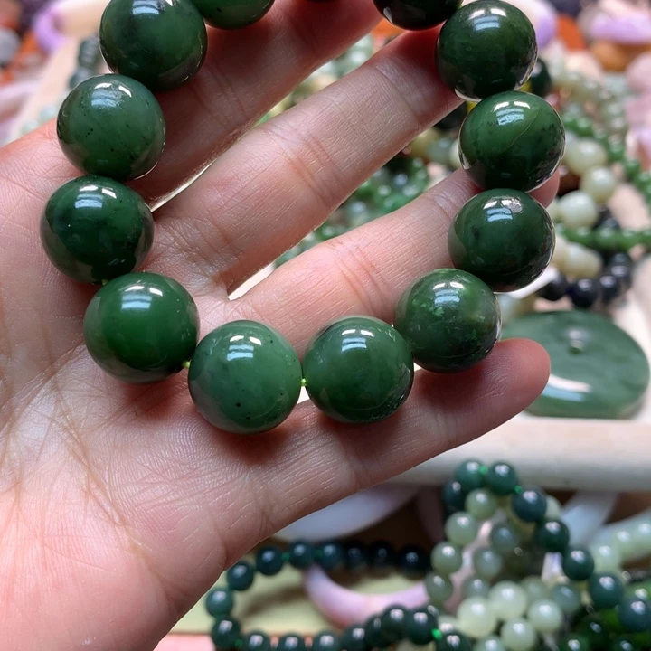 岁***好石英岩玉未镶嵌绿手串