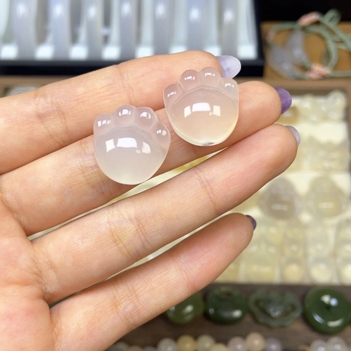 玛瑙/玉髓未镶嵌颈饰猫爪一个
