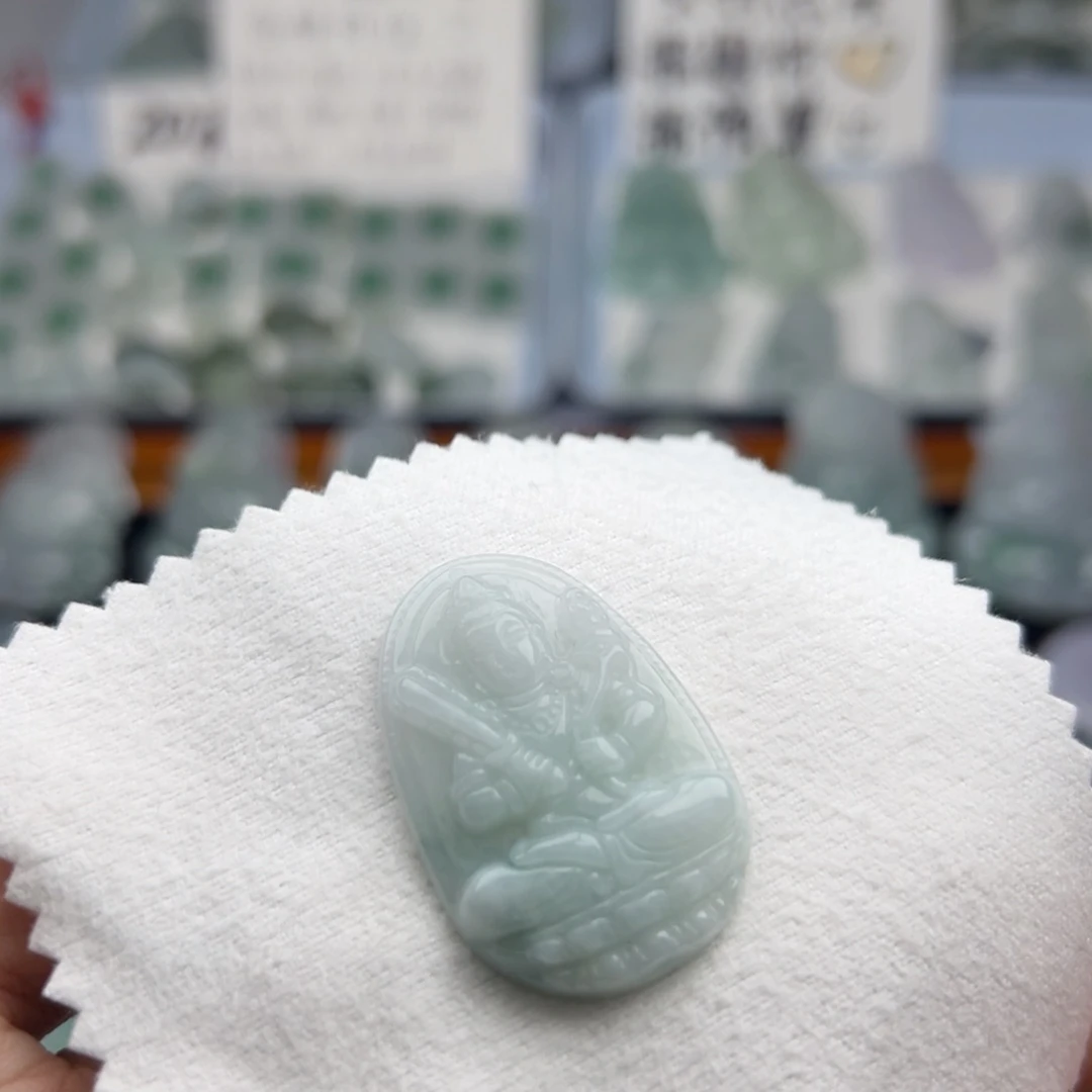 颈饰未镶嵌翡翠虚空藏