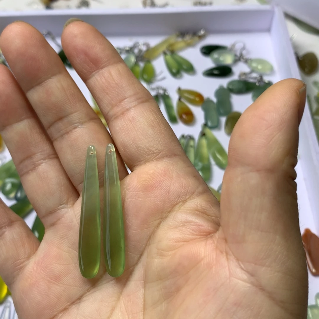 未镶嵌蛇纹石玉耳环