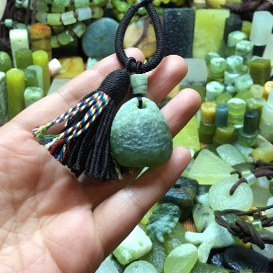 未镶嵌岫玉吊坠岫