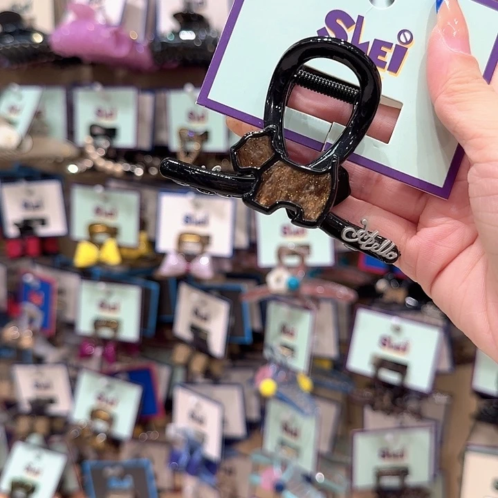 黑底棕色小狗半抓