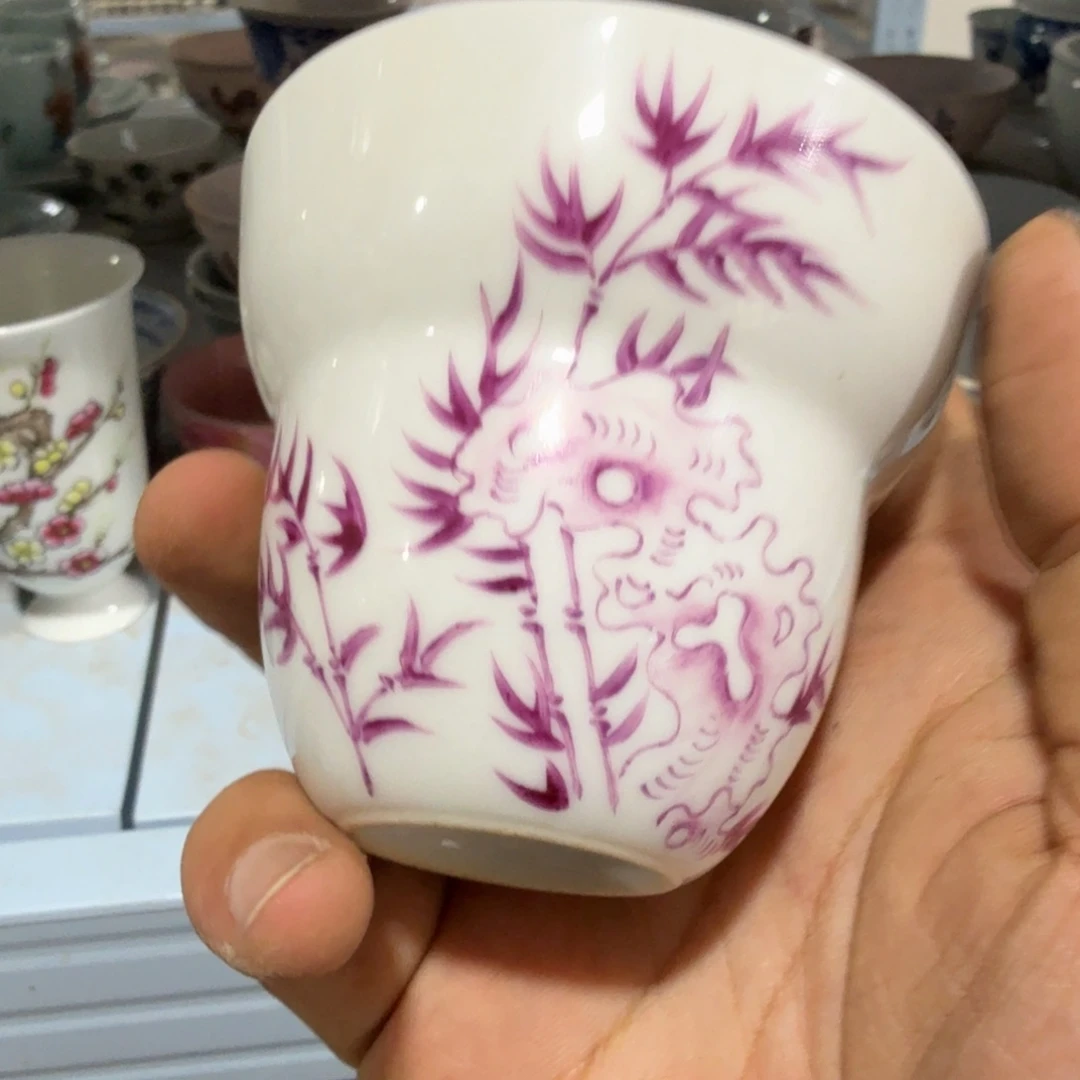 瓷片摆件箱内还有几根钢丝可