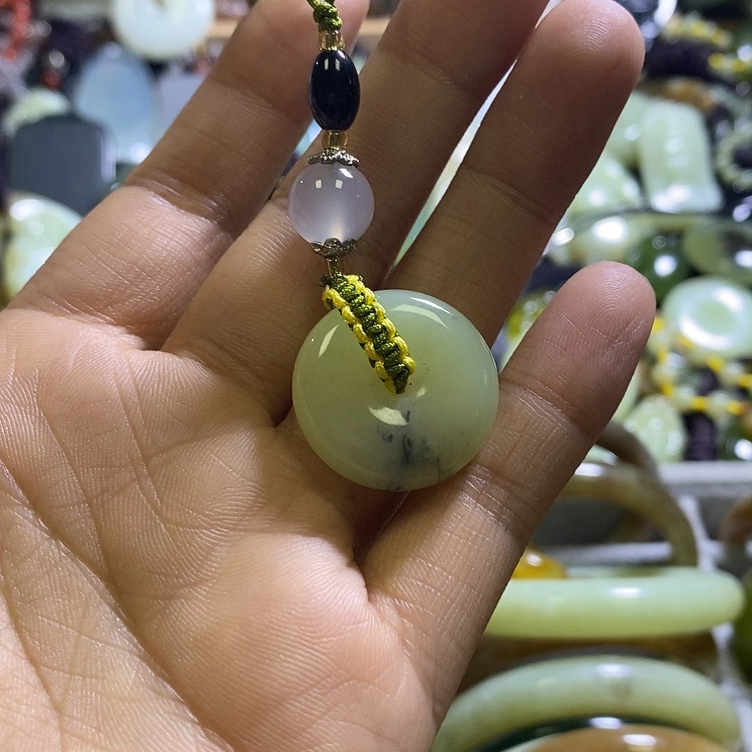 未镶嵌岫玉钥匙扣一个