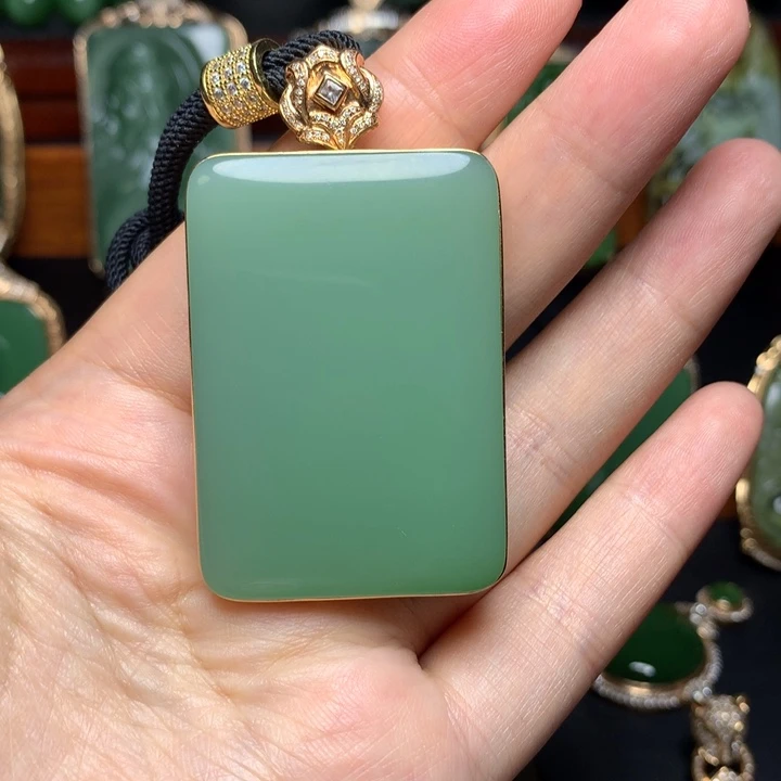 【闪购商品】和田玉（碧玉）18K金镶嵌吊坠(赠链)