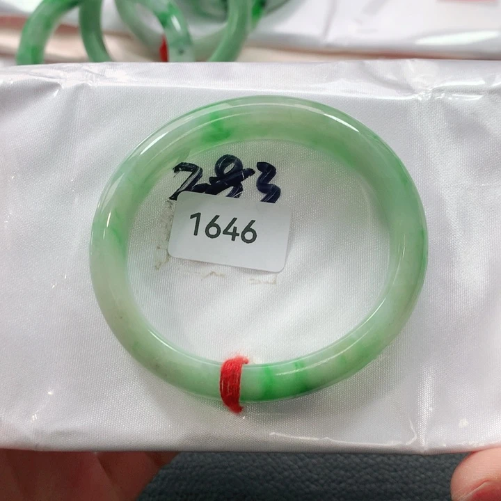 翡翠手镯未镶嵌天然翡翠手镯