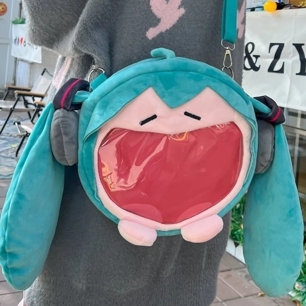 日系可爱初音未来玩偶包痛包毛绒大嘴包女包礼物收纳包单肩斜挎包
