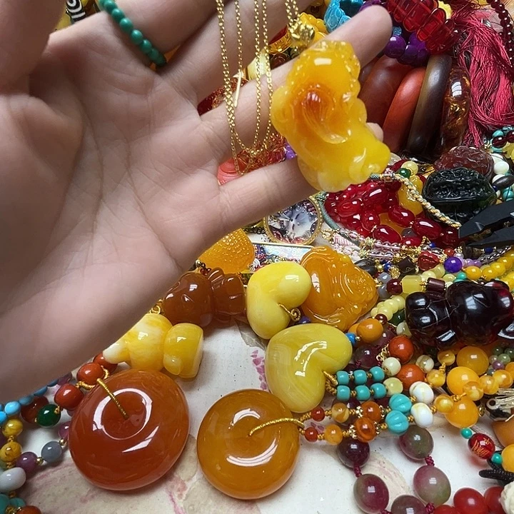 树脂制品芳**舞1449貔貅吊坠