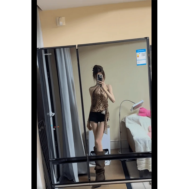 洋气衣服2025新款性感辣妹气质豹纹挂脖上衣配搭高腰显瘦短裤套装