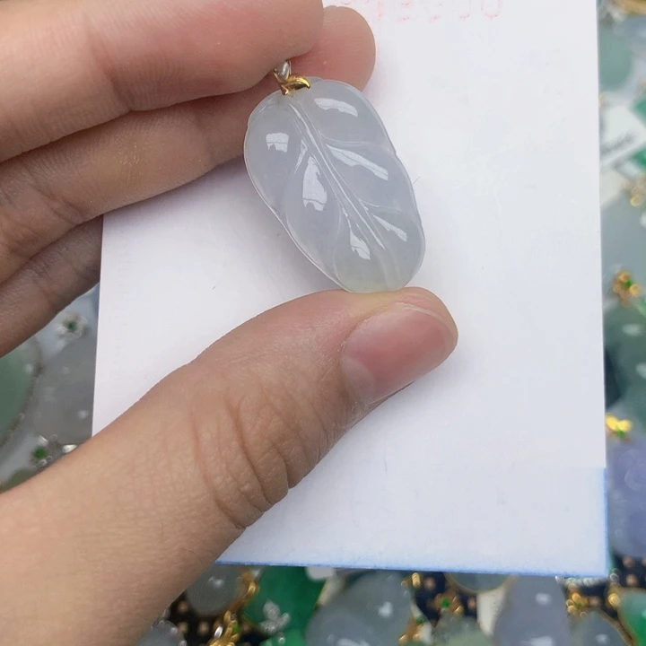 翡翠18K金镶嵌颈饰叶子