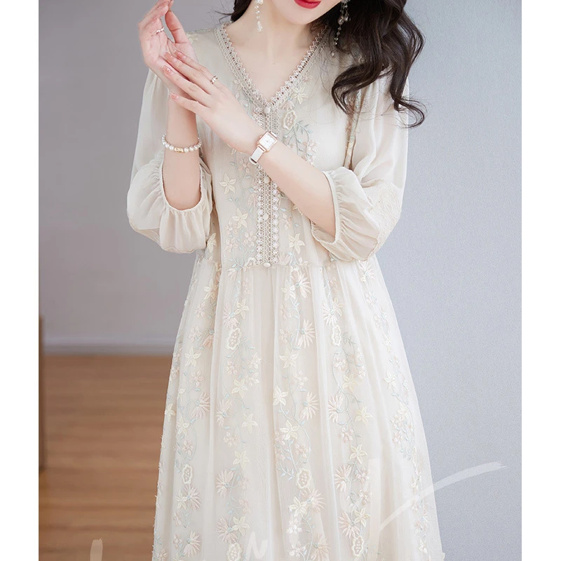 重工刺绣桑蚕丝连衣裙 小白裙法式女装 2025新款夏季长裙真丝裙子