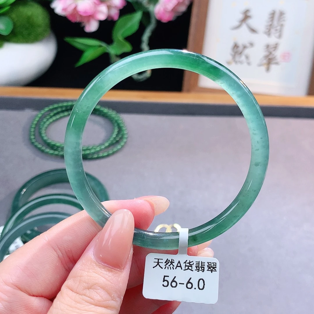 未镶嵌手镯（圆镯）翡翠