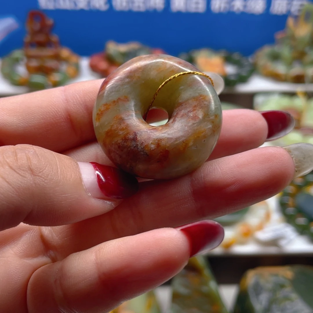 透闪石质玉未镶嵌挂件