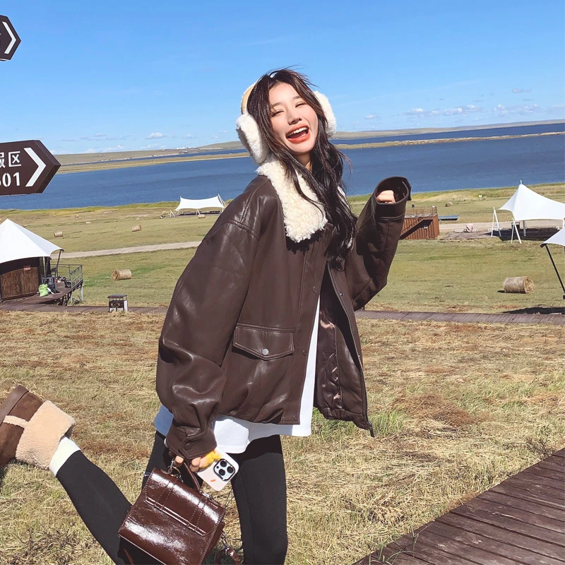 羊羔毛拼接皮衣羽绒服2025冬季新款复古港风甜酷松弛感白鸭绒外套