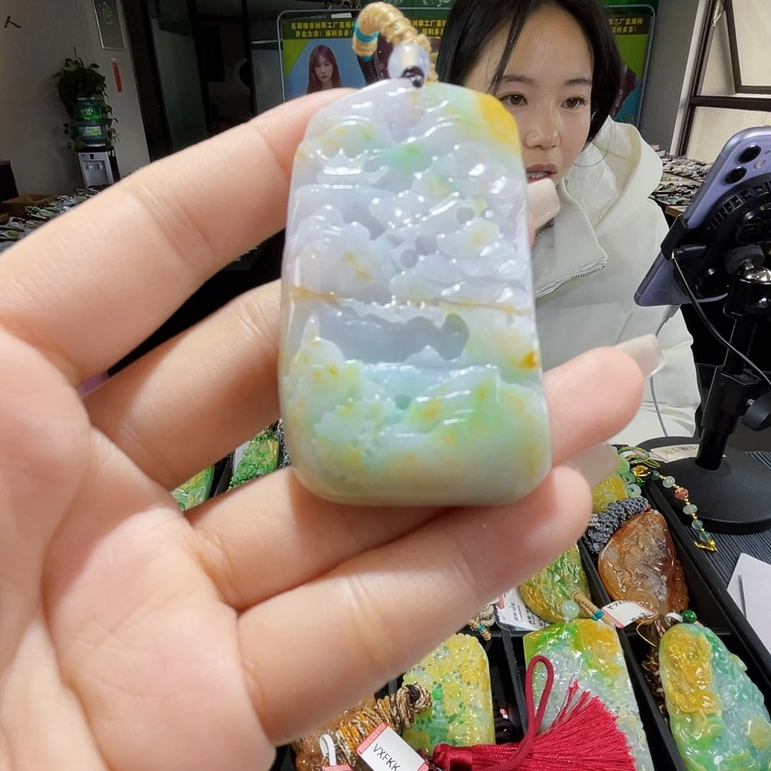 颈饰未镶嵌翡翠一