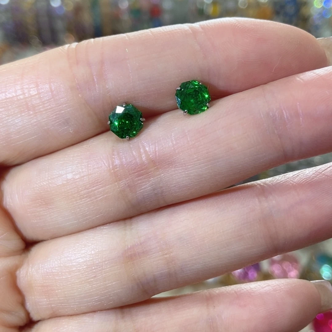 66锆石（处理）耳钉