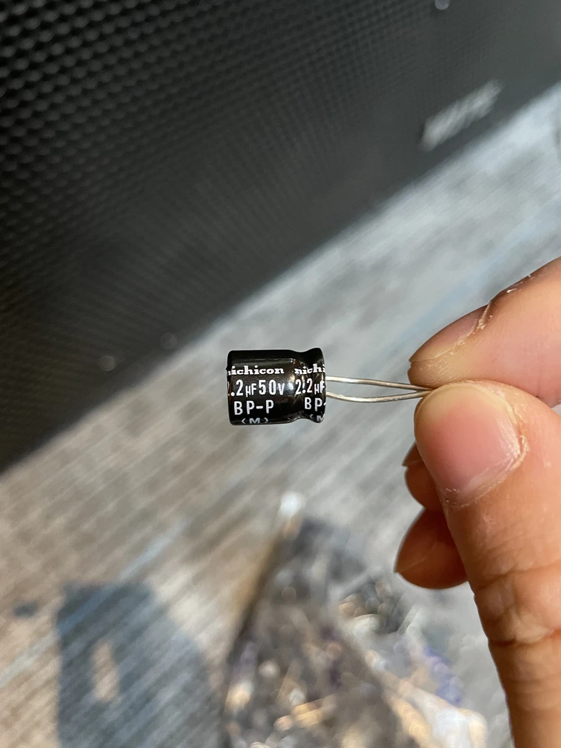 9新   2.2μf 50v电容日本nichicon（10个）