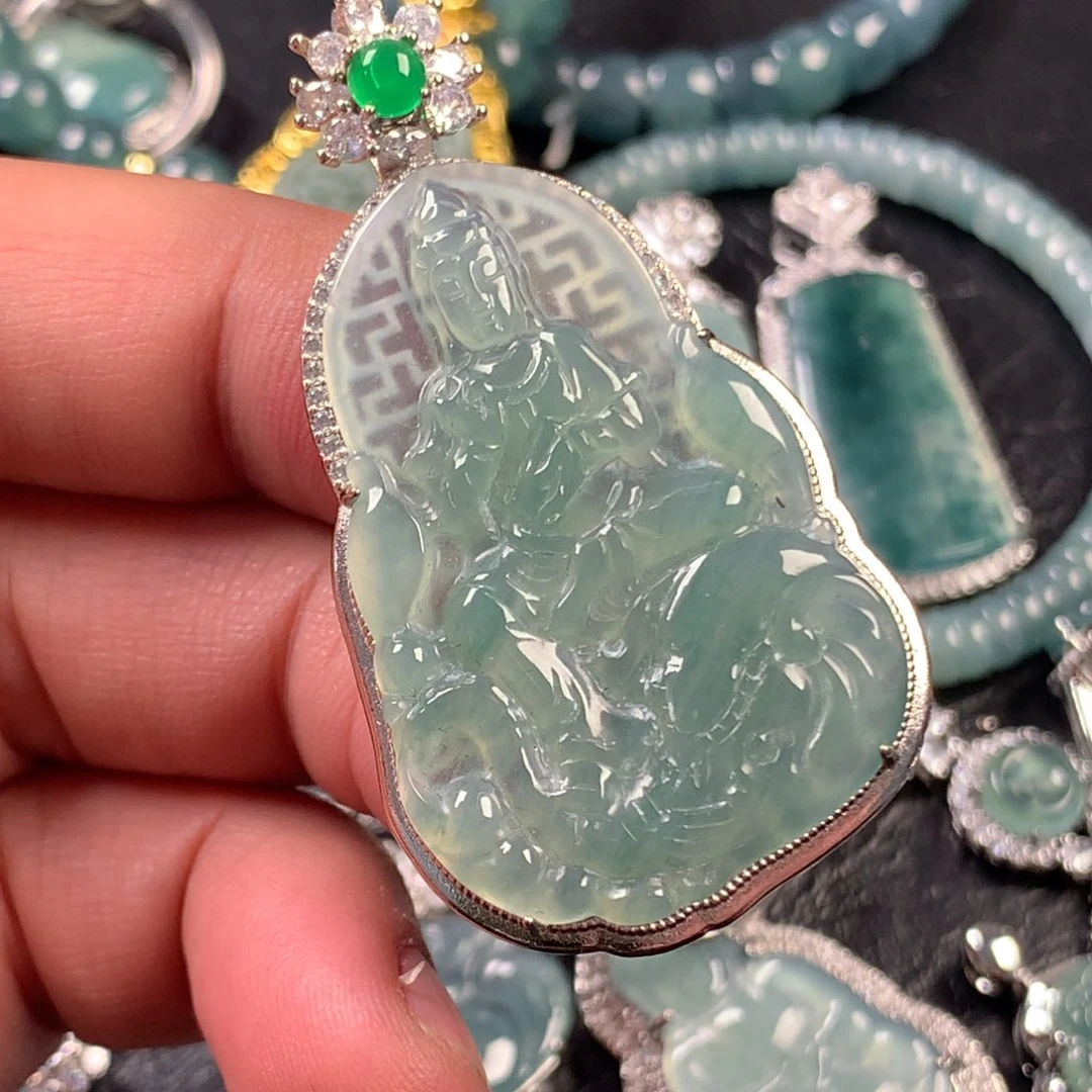 翡翠未镶嵌颈饰普贤