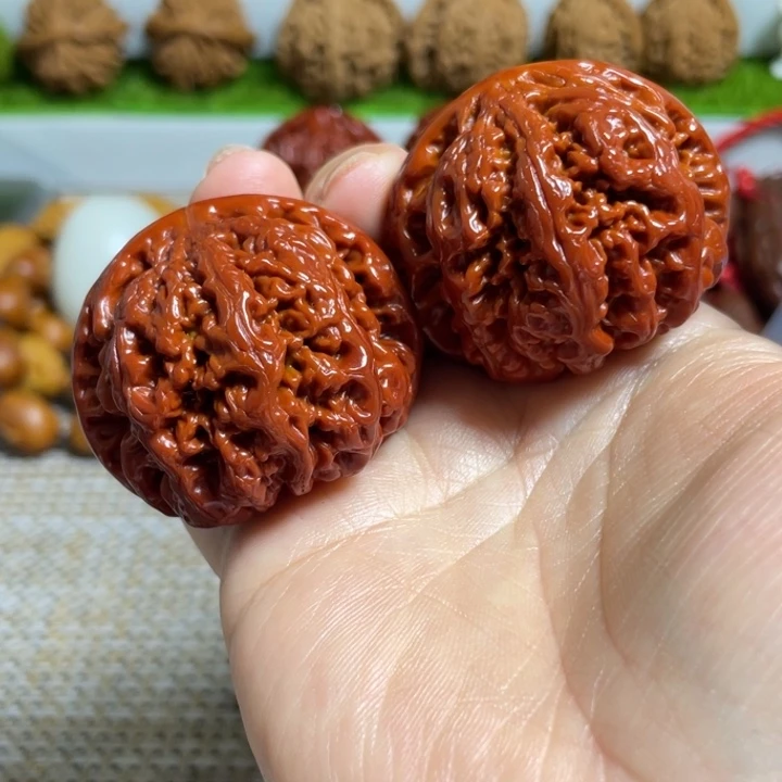 妫***寶文玩核桃把件大粗筋