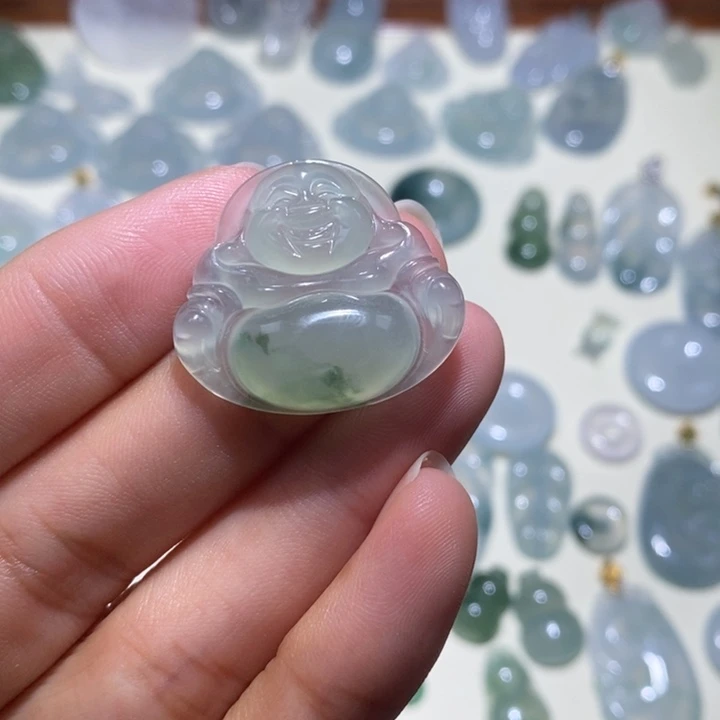 翡翠未镶嵌颈饰佛公