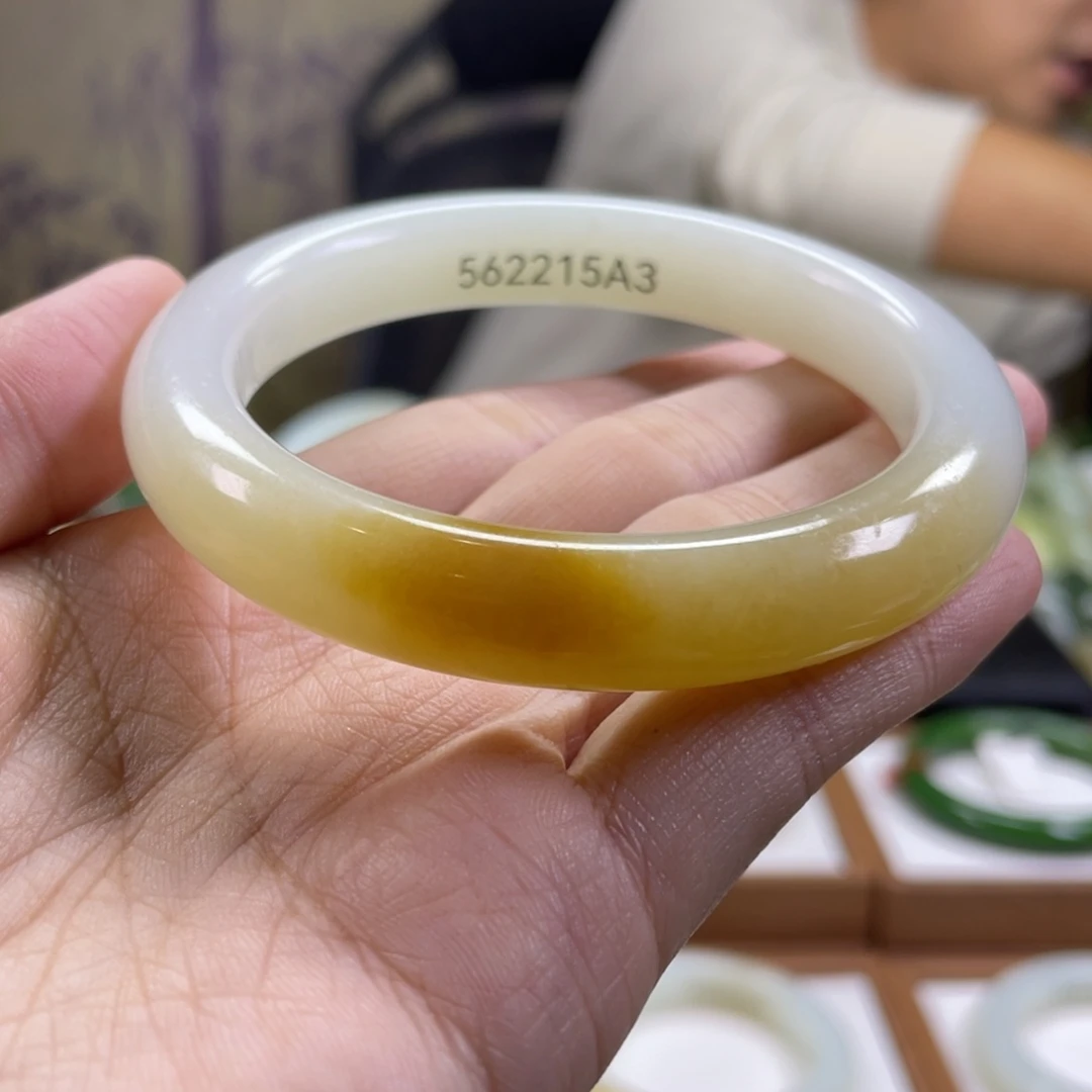 和田玉未镶嵌手镯56圈