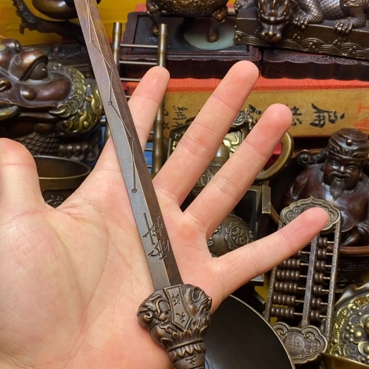 铜器摆件做工精良