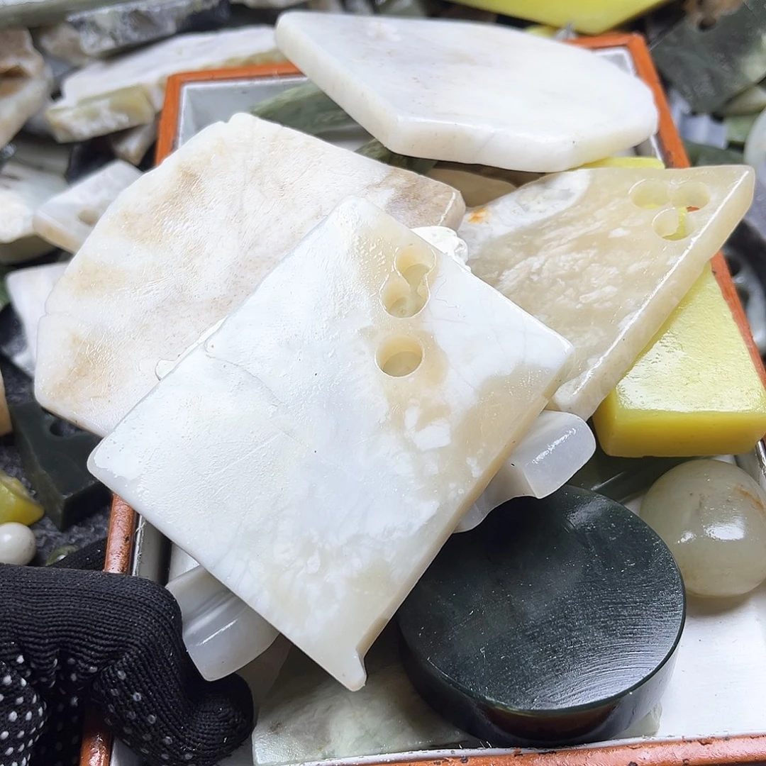 颈饰未镶嵌和田玉