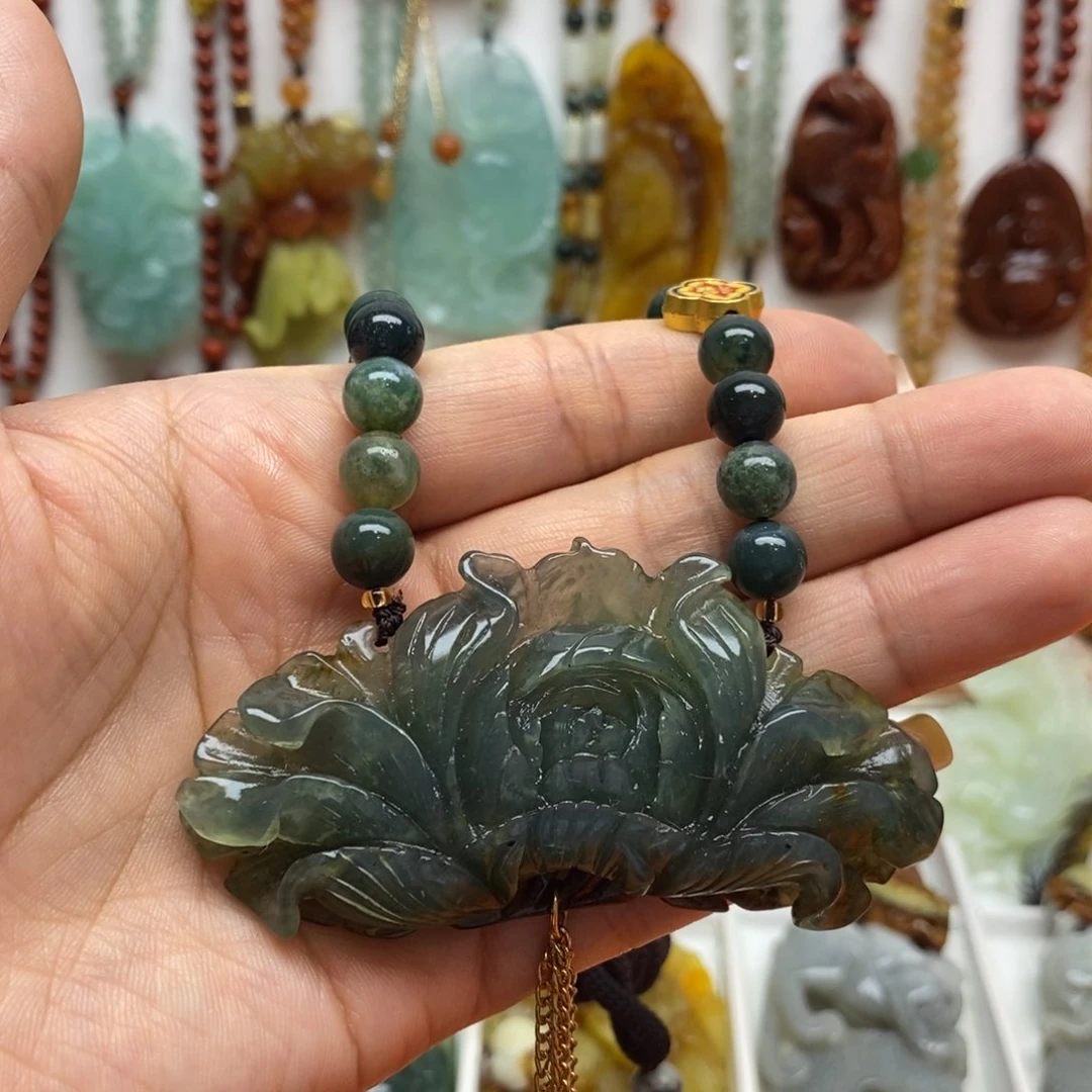 蛇纹石玉未镶嵌颈饰