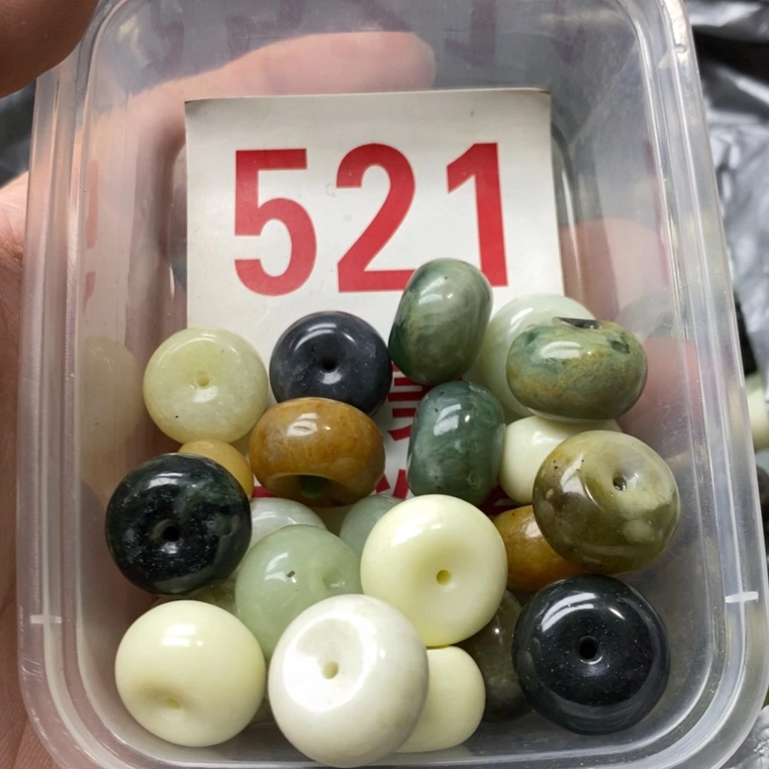 蛇纹石玉挂坠未镶嵌