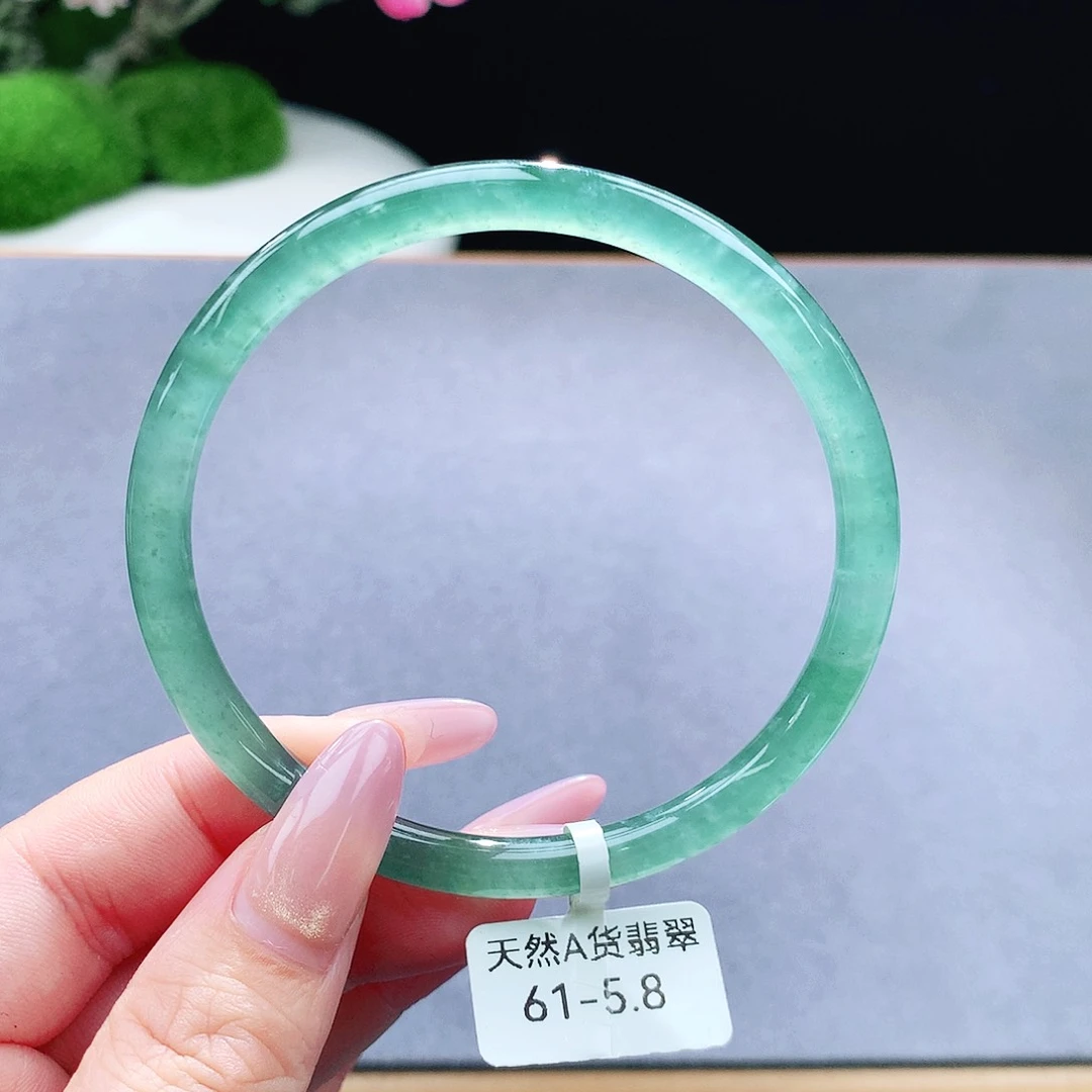 未镶嵌手镯（圆镯）翡翠