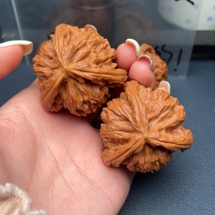 白***水吊坠文玩核桃白狮子