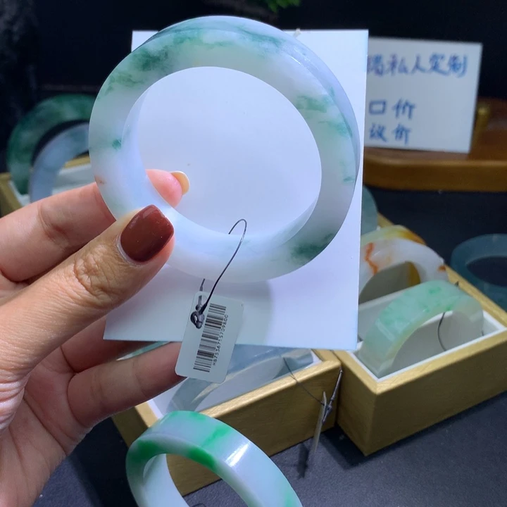 定制翡翠未镶嵌翡翠手镯