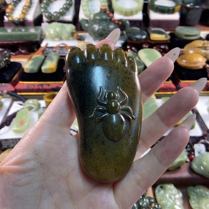 未镶嵌岫岩河磨玉（透闪石质玉）把件